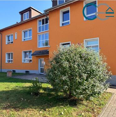 Foto - Schicke und renovierte 3-Zimmer-Wohnung in zentraler Lage mit Außenstellplatz!