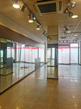 Foto - Ladenlokal in 1a Lage - 1.800,00&nbsp;EUR Kaltmiete, ca.&nbsp; 30,00&nbsp;m&sup2;