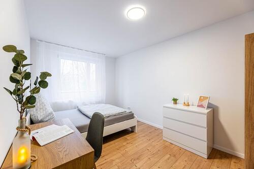 Foto - Sofort frei! Saniertes & möbliertes WG Zimmer in einer 3er WG in zentraler Lage zu vermieten