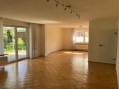 Foto - Großzügige 5-Zimmer-Wohnung mit Terrasse und eigenem Garten