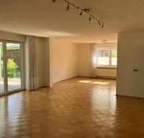 Großzügige 5-Zimmer-Wohnung mit Terrasse und eigenem Garten - Wasbüttel