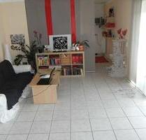 Hennef-Blankenberg: Helle 1-Zi.-Wohnung im Hochparterre mit großem Balkon und Tiefgaragenplatz - Hennef (Sieg)