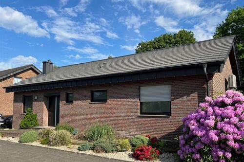 Foto - Modernisiertes, freistehendes EFH mit Garage in Kempen