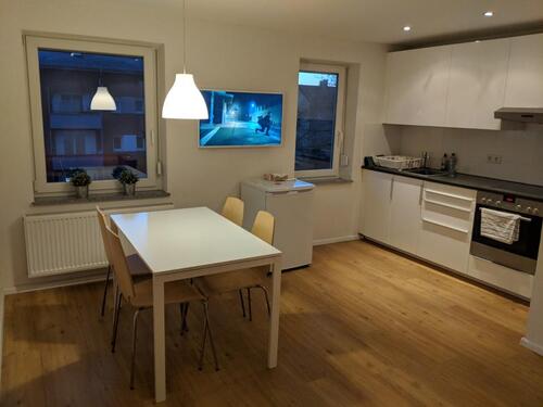 Foto - AB SOFORT: Schicke 2,5-Zimmer-Whg mit Einbauküche 2mins von Trams