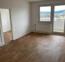 Treppensteigen wird mit Aussicht belohnt! Bezugsfertige 3-Raum-Wohnung mit Badewanne und Balkon frei - Gera