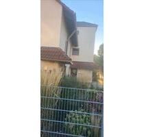 Top renoviert in Ruhige lage in 3 Stück Werk geteilte Wohnung - Nürnberg Katzwang