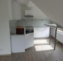 renovierte 3‑Zimmer‑Wohnung mit Balkon & Einbauküche Duschbad Dachgeschoß in Kiel Wellingdorf