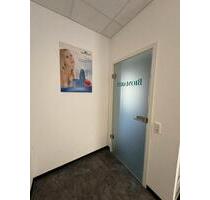 Kosmetikraum zur Miete - 380,00&nbsp;EUR Kaltmiete, ca.&nbsp; 9,50&nbsp;m&sup2; in Nürtingen (PLZ: 72622)