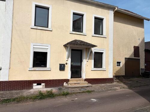 Foto - Renovierungsbedürftiges Haus mit Potenzial