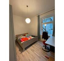 2-Zimmer Altbau-Wohnung im EG in Düsseldorf Pempelfort 2-Zimmer Altbau-Wohnung im EG in Düsseldorf Pempelfort