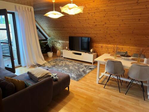 Foto - Zentrale 3-Zimmer DG-Wohnung (80 m²) mit Balkon & TG-Stellplatz
