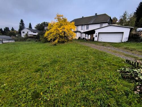 Foto - Großes Grundstück mit Mehrfamilienhaus, Garten und Nebengelass