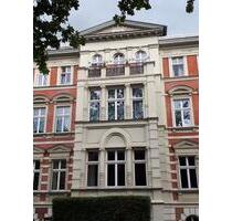 großzügige 4-Zi.-Whg. mit Terrasse und Gartennutzung - Halle (Saale)