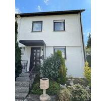 Geräumige Doppelhaushälfte mit Garage, Terrasse & Balkon - Schwaikheim