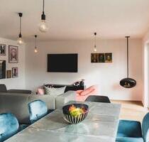 Stilvolle 4-Zi.-Wohnung mit Seeblick & Bad en Suite - Kahl am Main