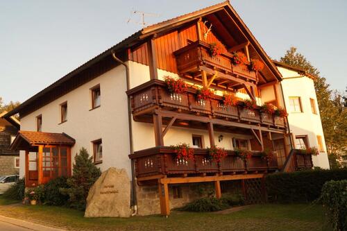 Foto - Ferienhaus mit 6 Ferienwohnungen und großem Garten