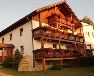 Ferienhaus Mehrfamilienhaus mit 6 Wohnungen und großem Garten - Haidmühle