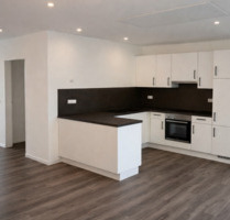 Zentrale 3-Zimmer-Wohnung mit neuer EBK, Stellplatz & Terrasse - Tellingstedt