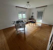 Helle 4 Zimmer-Wohnung mit 2 Bädern, Garten und Garage - Elztal