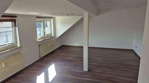 Foto - Renovierte 2 Zimmer DG-Wohnung in ruhiger Wohnlage