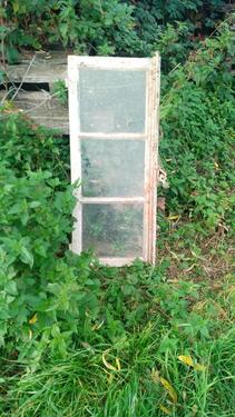 Foto - Alte Fensterscheibe - 30,00 EUR Kaltmiete,