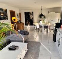 Schöne helle 2-Zimmer Wohnung Südseite mit sehr großer Terrasse - Schlierbach