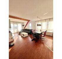 Möblierte 4,5-Zi.-Dachmaisonette mit Galerie, großem Balkon, TG & E-Ladestation - Gärtringen