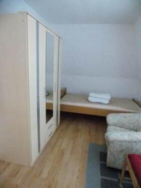 Foto - Zimmer - möbliert - mit eigenem Bad - ab 01.10.2026