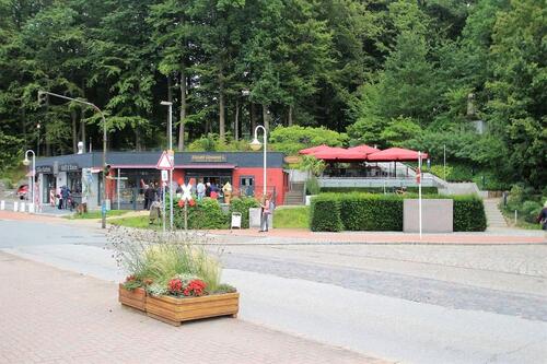 Foto - Toplage - Betriebsbereites Eiscafe zu verpachten