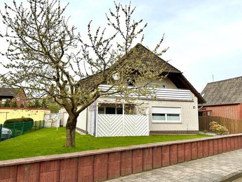 Foto - Variabel nutzbares Zwei-Parteienhaus teilunterkellert