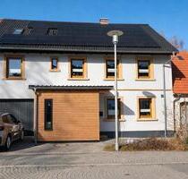 Modernisiertes Reihenmittelhaus mit PV Anlage, Garage und Garten - Marktschorgast