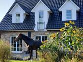 Foto - Einfamilienhaus im Friesenstil mit Doppelgarage und Garten