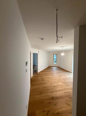 Foto - Erstbezug Neubau-2-Zimmer-Wohnung (67m²) - Balkon, TG-Stellplatz