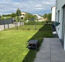 wundervoll helle und geräumige 2-Zimmer-Wohnung mit Terrasse, Garten und 2 KfZ-Stellplätzen - Freystadt