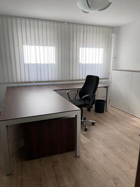 Foto - Bürofläche im Kellergeschoss mit Lichtschacht