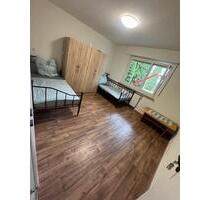 1 Zimmer in Esslingen Berkheim - 700,00&nbsp;EUR Kaltmiete, ca.&nbsp; 25,00&nbsp;m&sup2; in Esslingen am Neckar (PLZ: 73734) Pliensauvorstadt