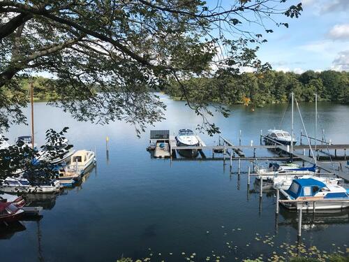 Foto - Seeblick • Große Fenster • Balkon zum Wasser