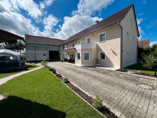 Foto - Haus mit Halle - 1.300.000,00 EUR Kaufpreis,
