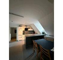 sanierte 5 Zimmer Wohnung mit EBK und Badewanne zu vermieten - Stuttgart Stuttgart-West
