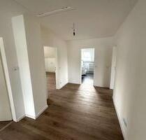 Ihr neues Zuhause in Straubing-Süd: 95 m² frisch saniert mit Einbauküche & Loggia