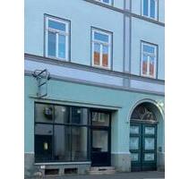 Büro, Laden im Zentrum von Eisenach (ca. 230 m²) mit Sitzgelegenheiten und Grünfläche im Innenhof
