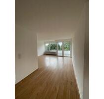 Helle 4-Zimmer-Wohnung Endetage mit zwei Balkonen in Reinbek