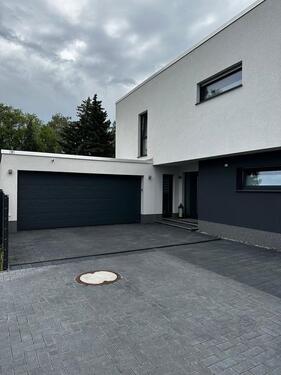 Foto - Einfamilienhaus mit Doppelgarage im Kubusstyle