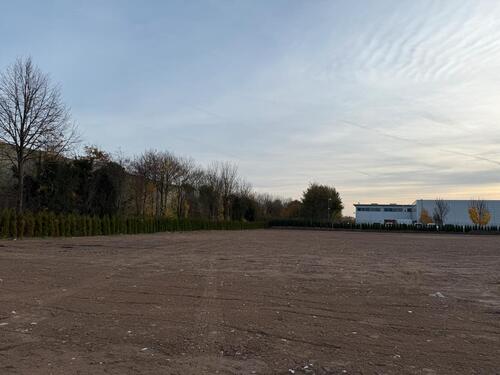 Foto - GewerbeflächeStellfläche zu vermieten 3000m2 – auch Bürofläche