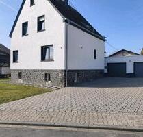 Einfamilienhaus mit großem Garten und Doppelgarage - Hundsangen