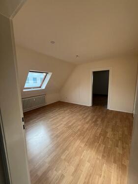 Foto - 2,5 Z. DG Wohnung Hambornerstr.19 MH 690€ WM