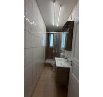 Renoviert zwei Zimmerwohnung sofort bewohnbar provisionsfrei - Stuttgart Bad Cannstatt