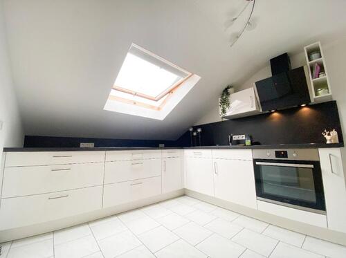 Foto - Hochwertig, renovierte 2-Zimmer-DG-Wohnung mit EBK - 15.04.2026