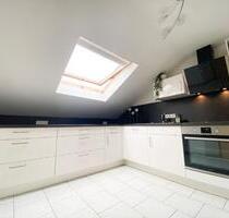 Hochwertig, renovierte 2-Zimmer-DG-Wohnung mit EBK - 15.04.2026 - Möckmühl