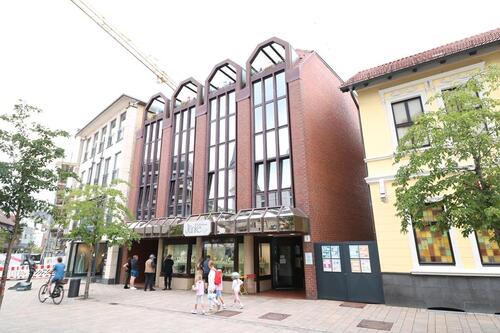 Foto - Repräsentative Büro-Praxiseinheit mit Aufzug und Pkw-Stellplätzen in der Fußgängerzone